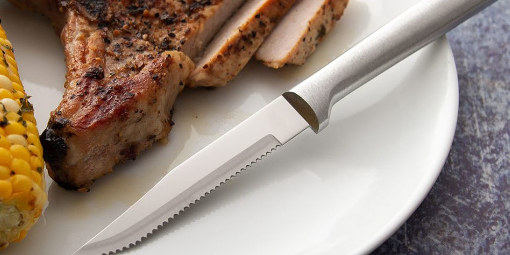 Serrated Steak Knives VS Non-Serrated Steak Knives